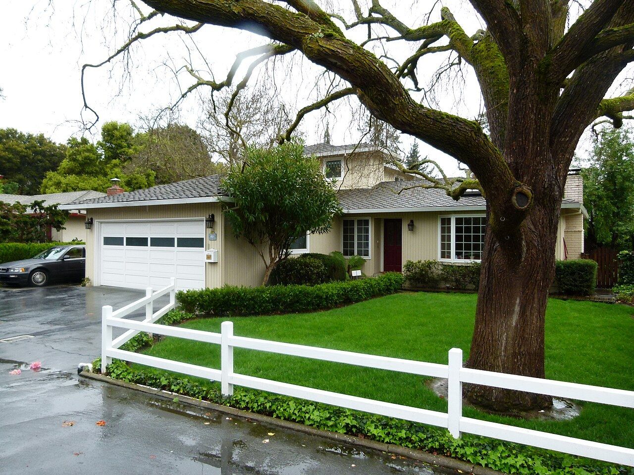 The house and garage at 232 Santa Margarita Avenue