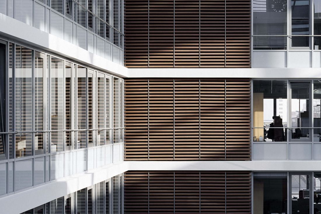 Henkel: Facade section with timber louvres between glazed office floors