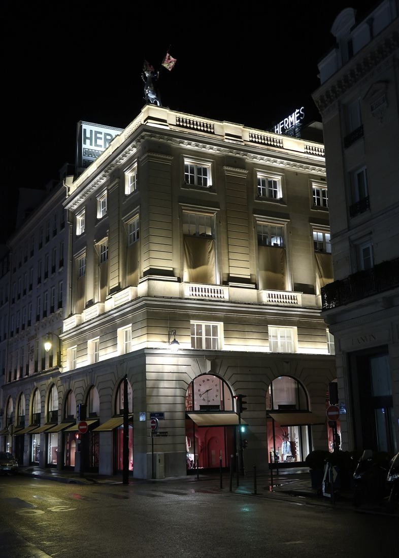 Hermès: Corner stone building lit up at night