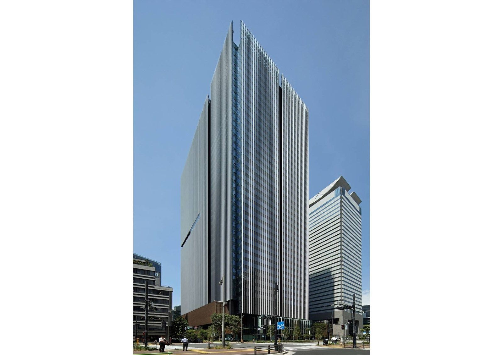 Honda: Tall glass office tower in Toranomon