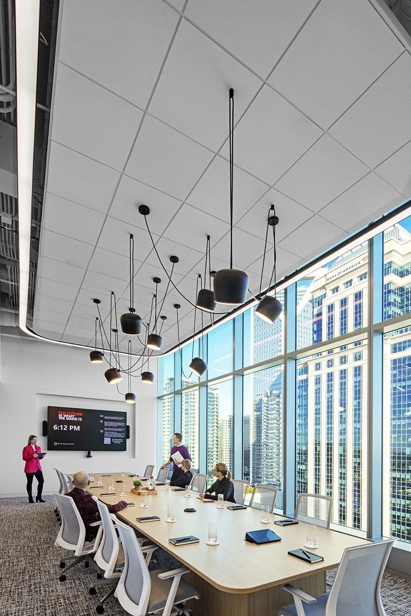 Honeywell: Conference room with city view
