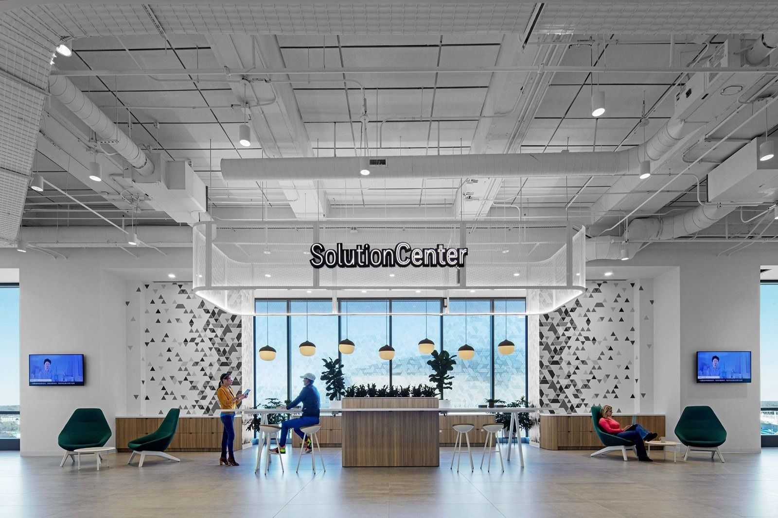 Honeywell: Solution Center with seating