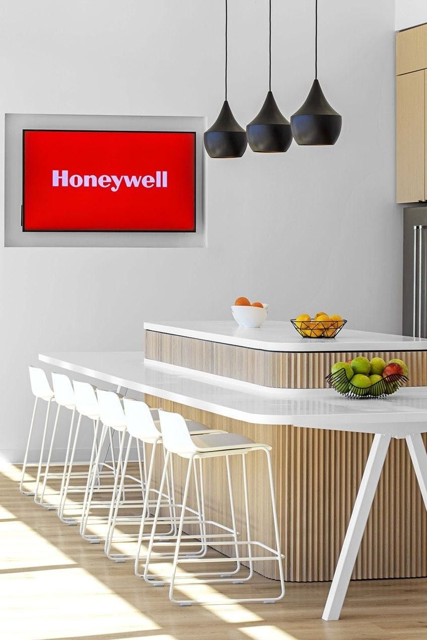 Honeywell: White café counter with the Honeywell sign