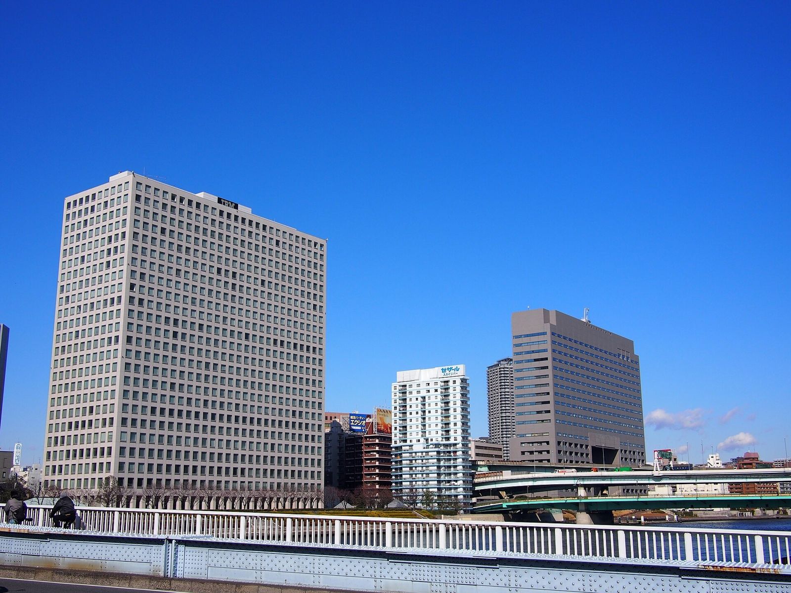 IBM: IBM's Hakozaki building in Tokyo by the river