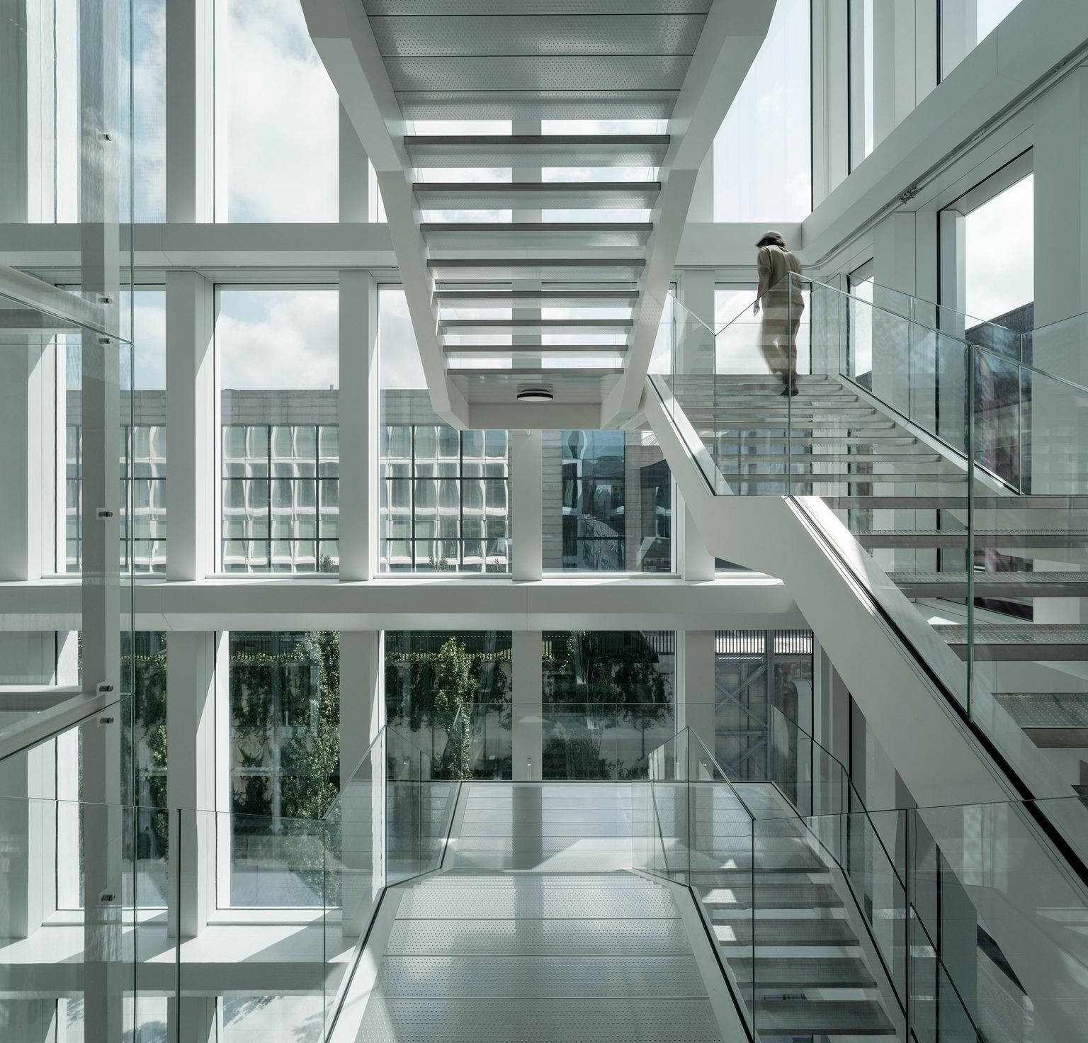 Inditex: Atrium with stairs and walkways