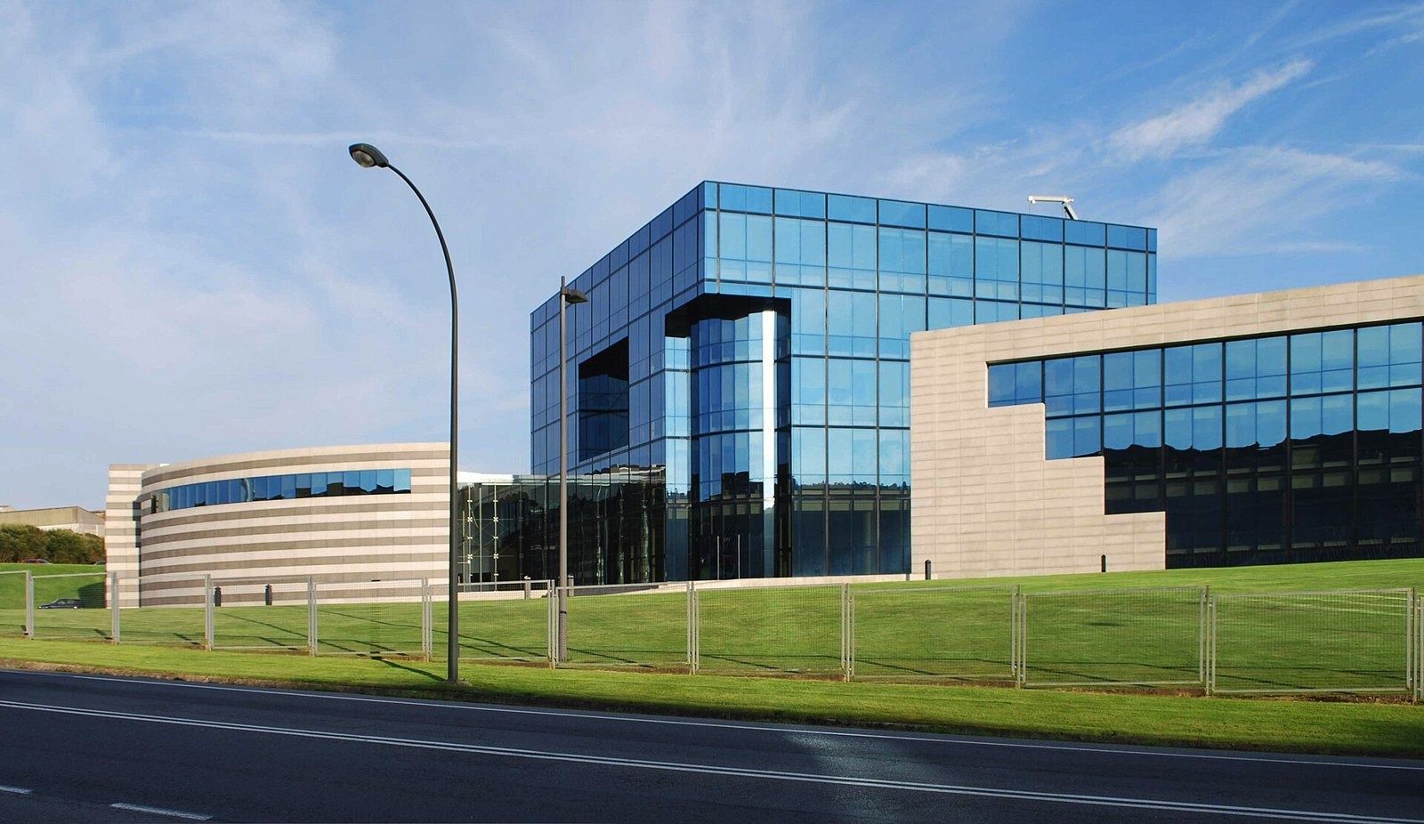 Inditex: Glass office building on the Arteixo campus