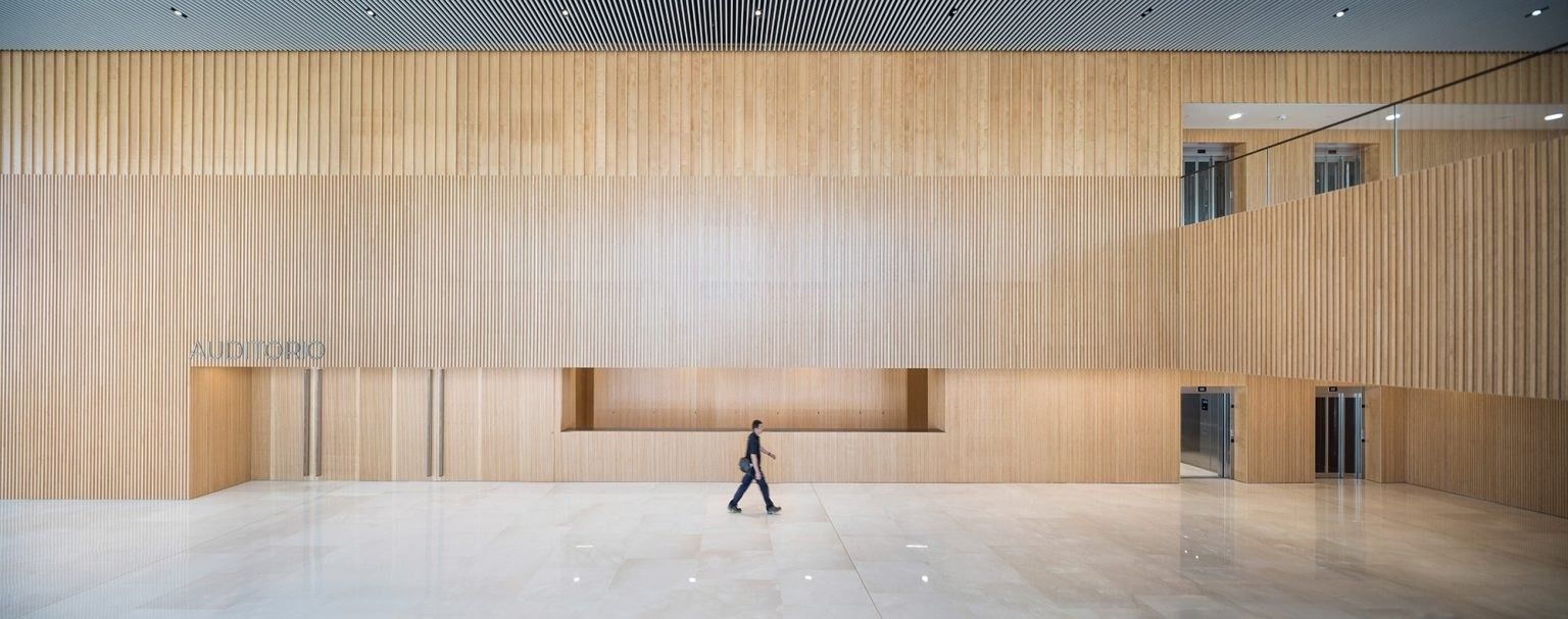 Inditex: Large timber-walled room