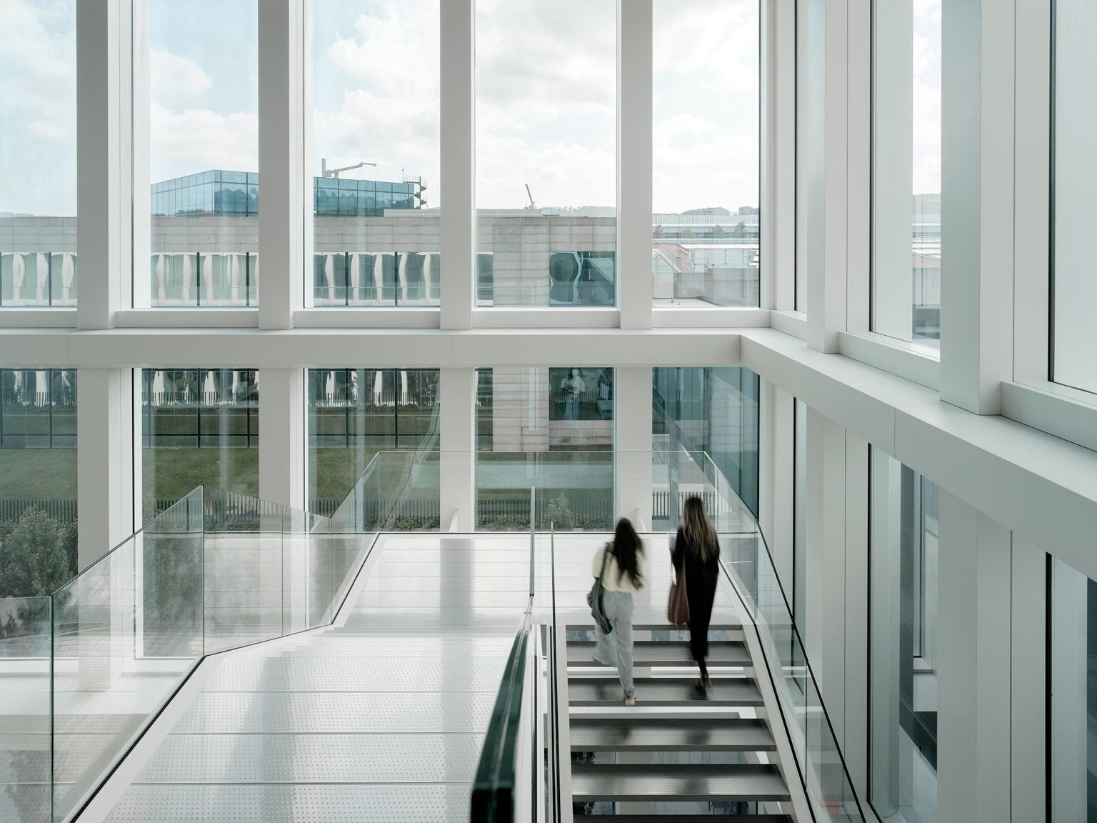 Inditex: Stair landing in the bright atrium