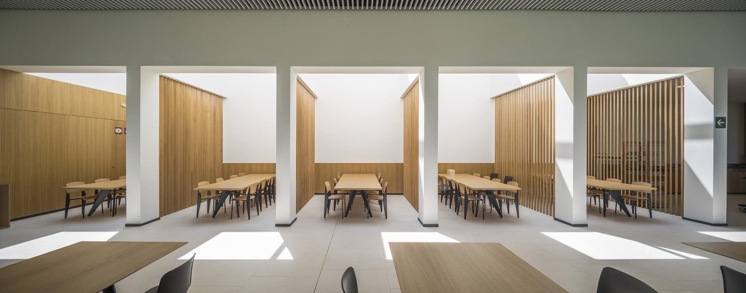 Inditex: Timber dining booths