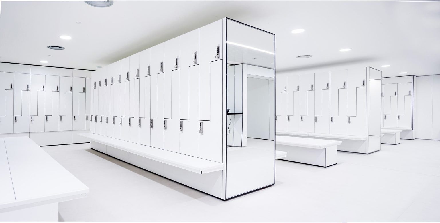 Inditex: White locker room