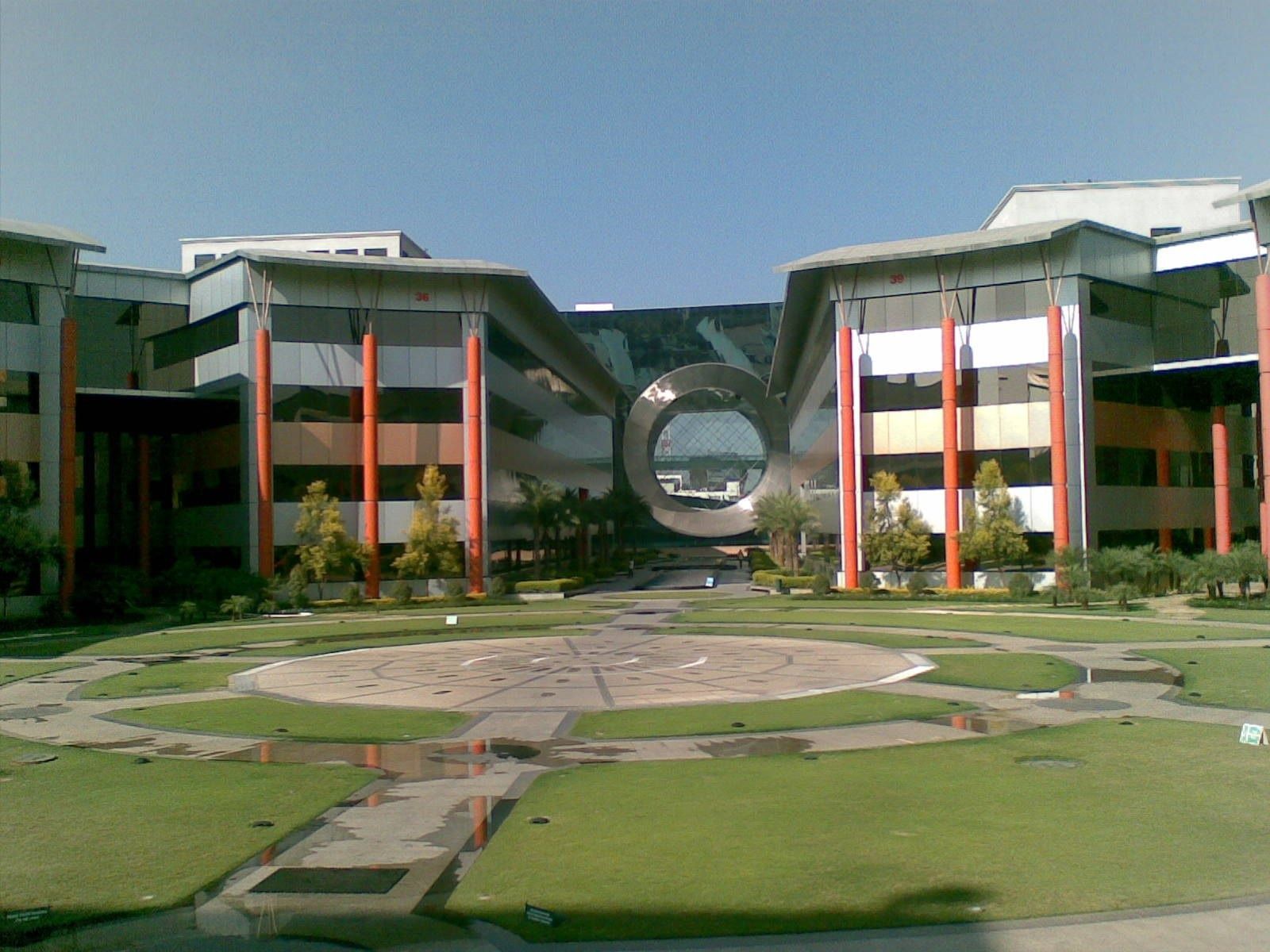 Infosys: Two office wings around a lawn with a large ring sculpture between them