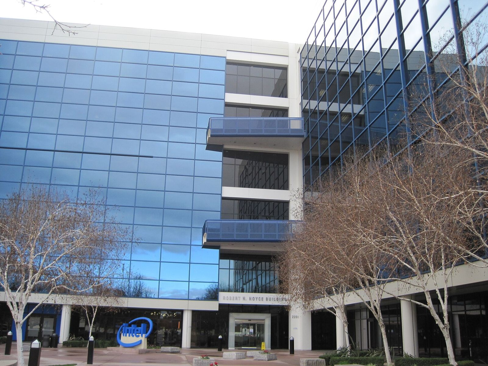 Intel: Balconies on the Robert Noyce Building