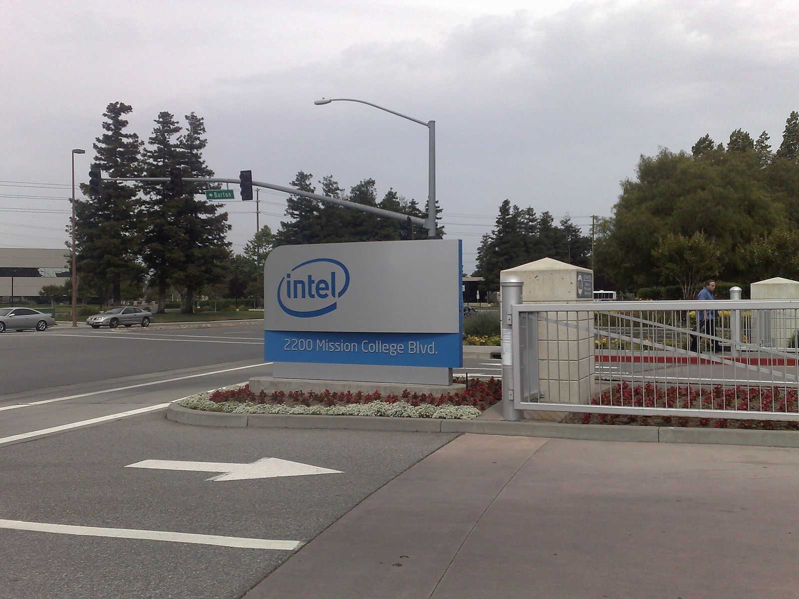 Intel: Intel sign at the campus entrance