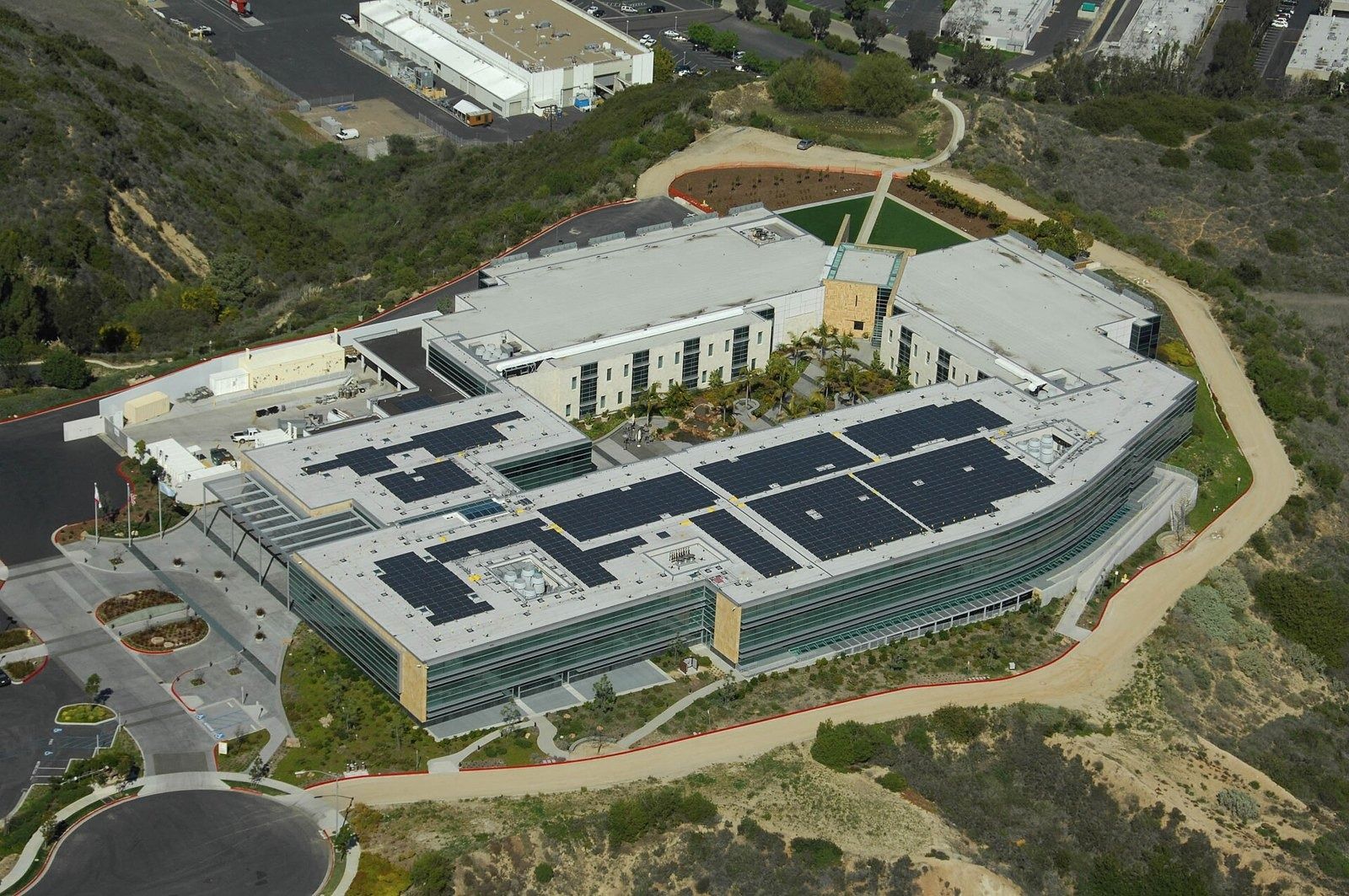 Johnson & Johnson: A low office building with a solar roof seen from above