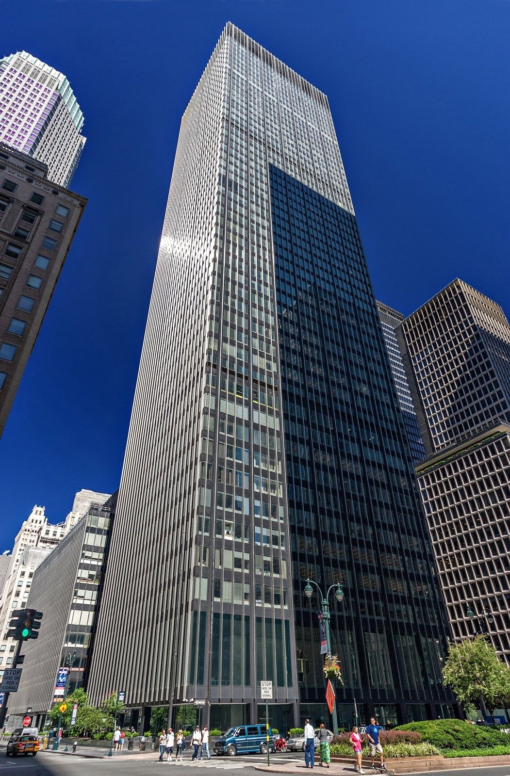 The former Union Carbide Building at 270 Park Avenue in 2007