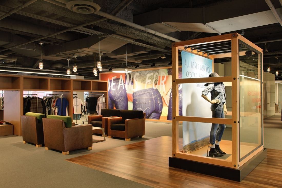 Levi Strauss & Co.: Office area with armchairs, clothing racks and a glass display case with a mannequin