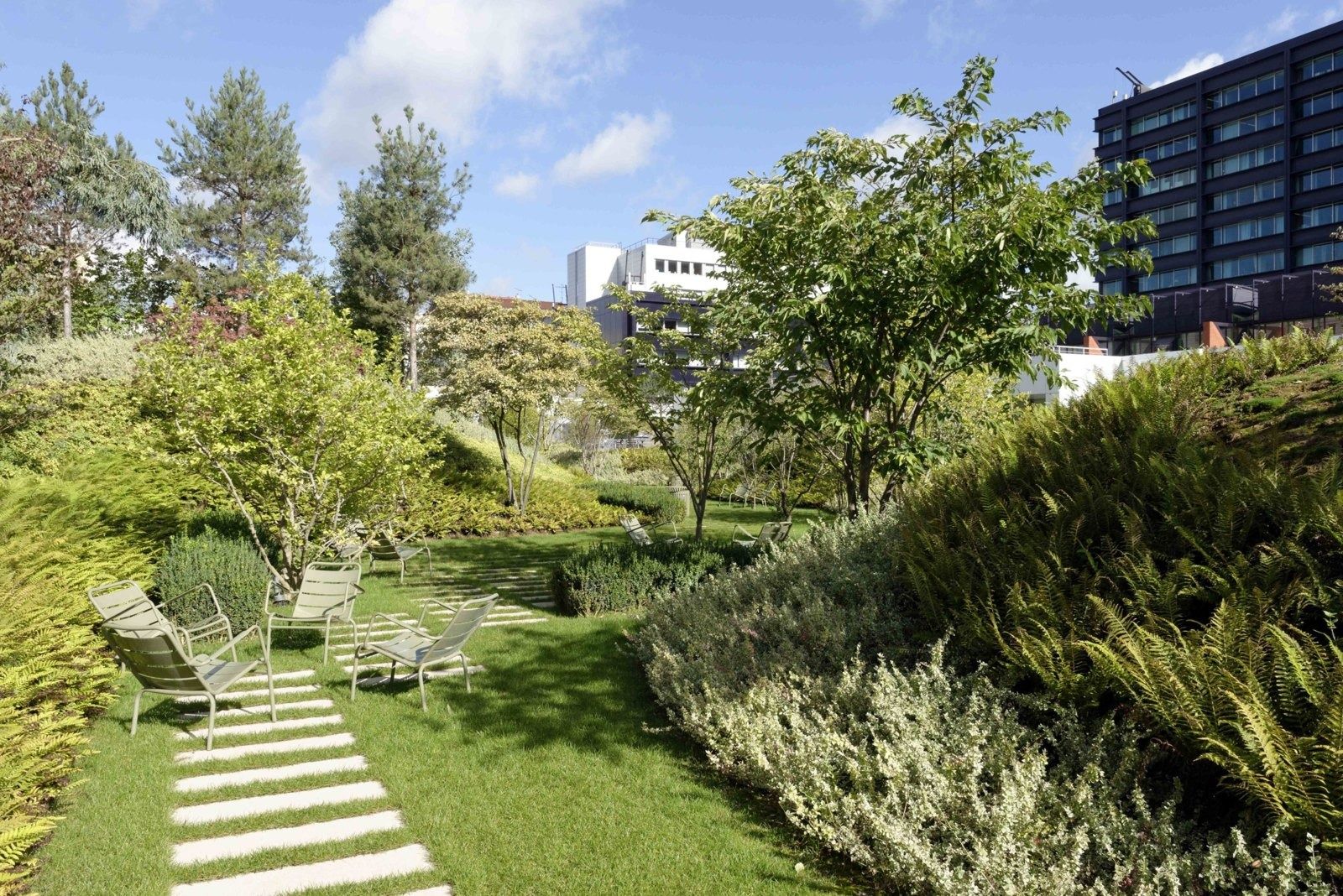 L'Oréal: A garden path among trees and grasses