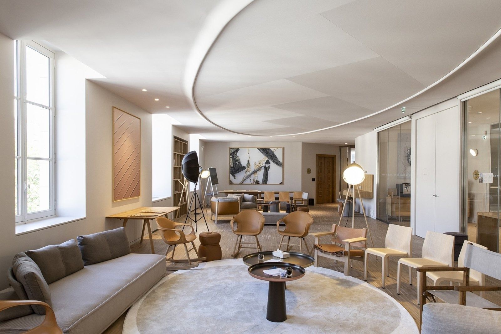 L'Oréal: A round lounge with sofas and a ceiling disc