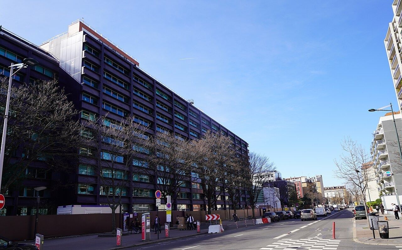 Rue Martre in Clichy beside the L'Oréal building