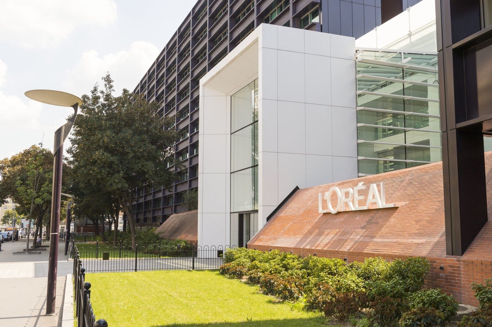 The L'Oréal sign by the Clichy entrance