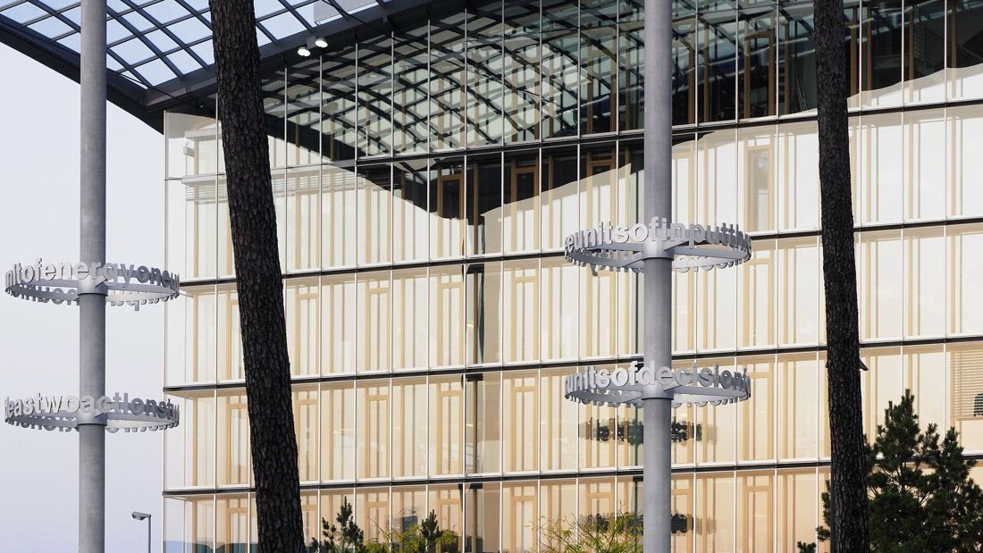 Lufthansa Group: Atrium with slender columns and pale facades under a glazed roof