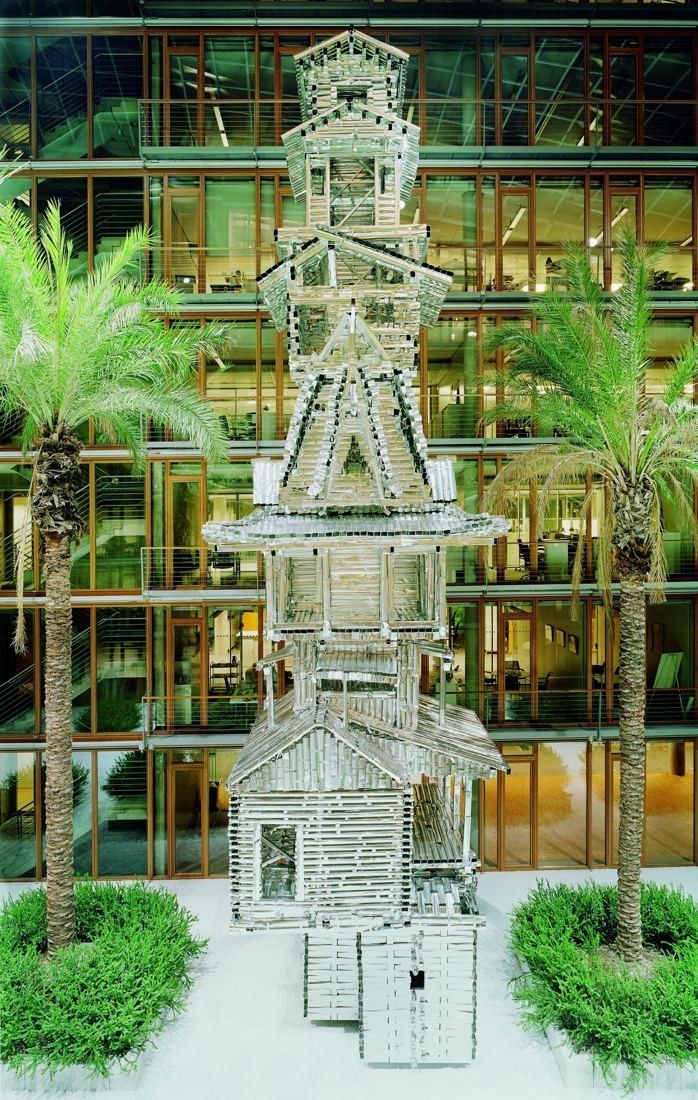 Lufthansa Group: Tall tower-like sculpture standing among palm trees in an indoor garden