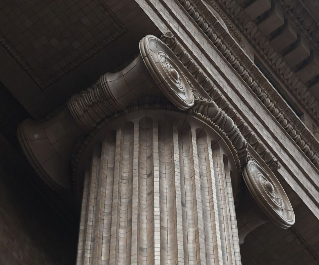 Macquarie Group: Close-up of a fluted column with a carved capital