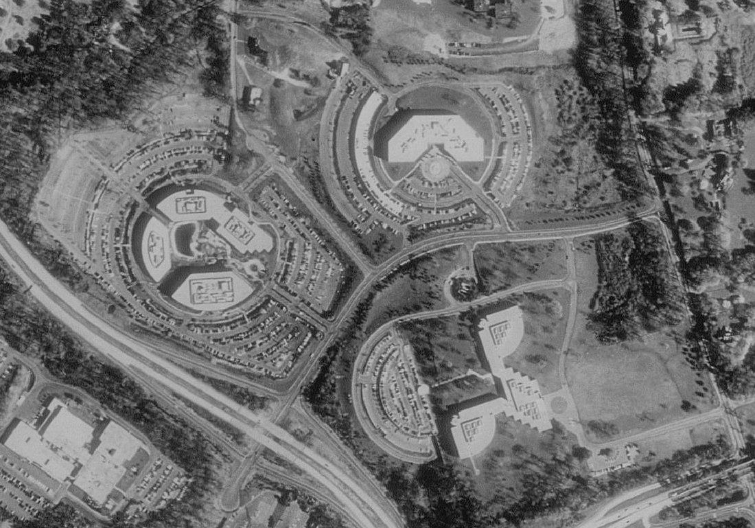 Aerial photo of 2000 Purchase Street in 1991