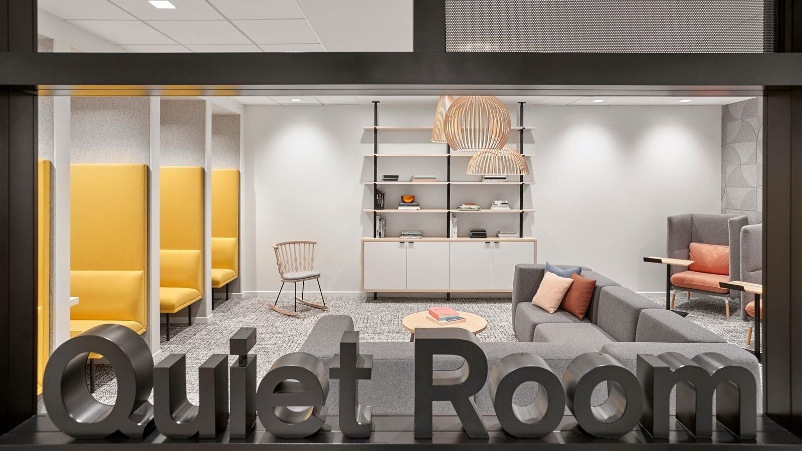 McDonald's: Quiet room with yellow booths