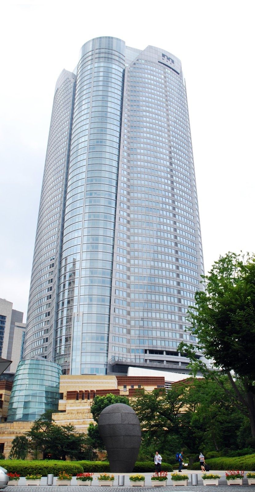 Mercari: Glass tower behind trees
