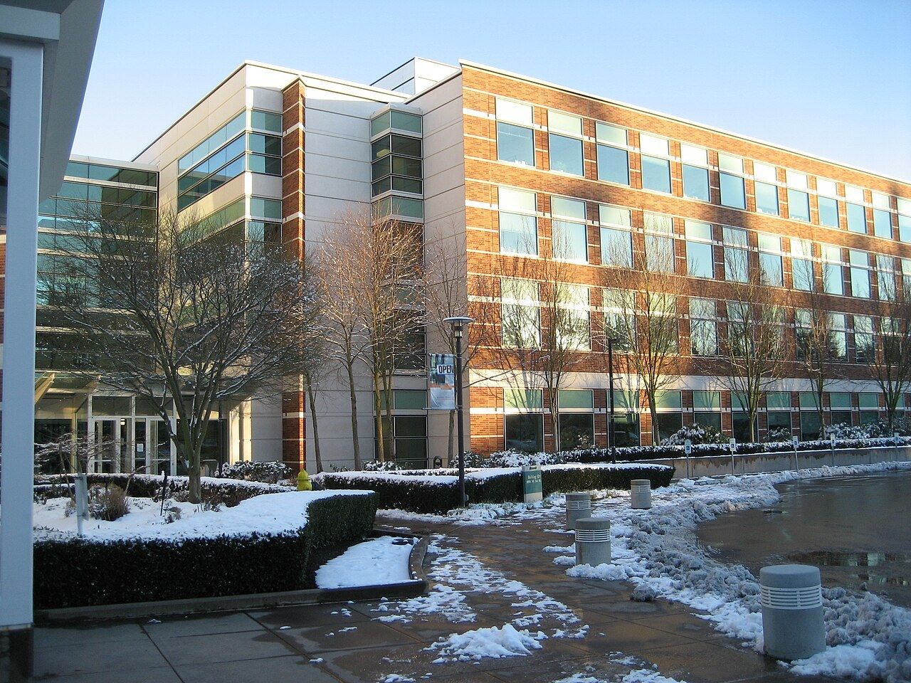Building 42 on the Redmond campus in snow