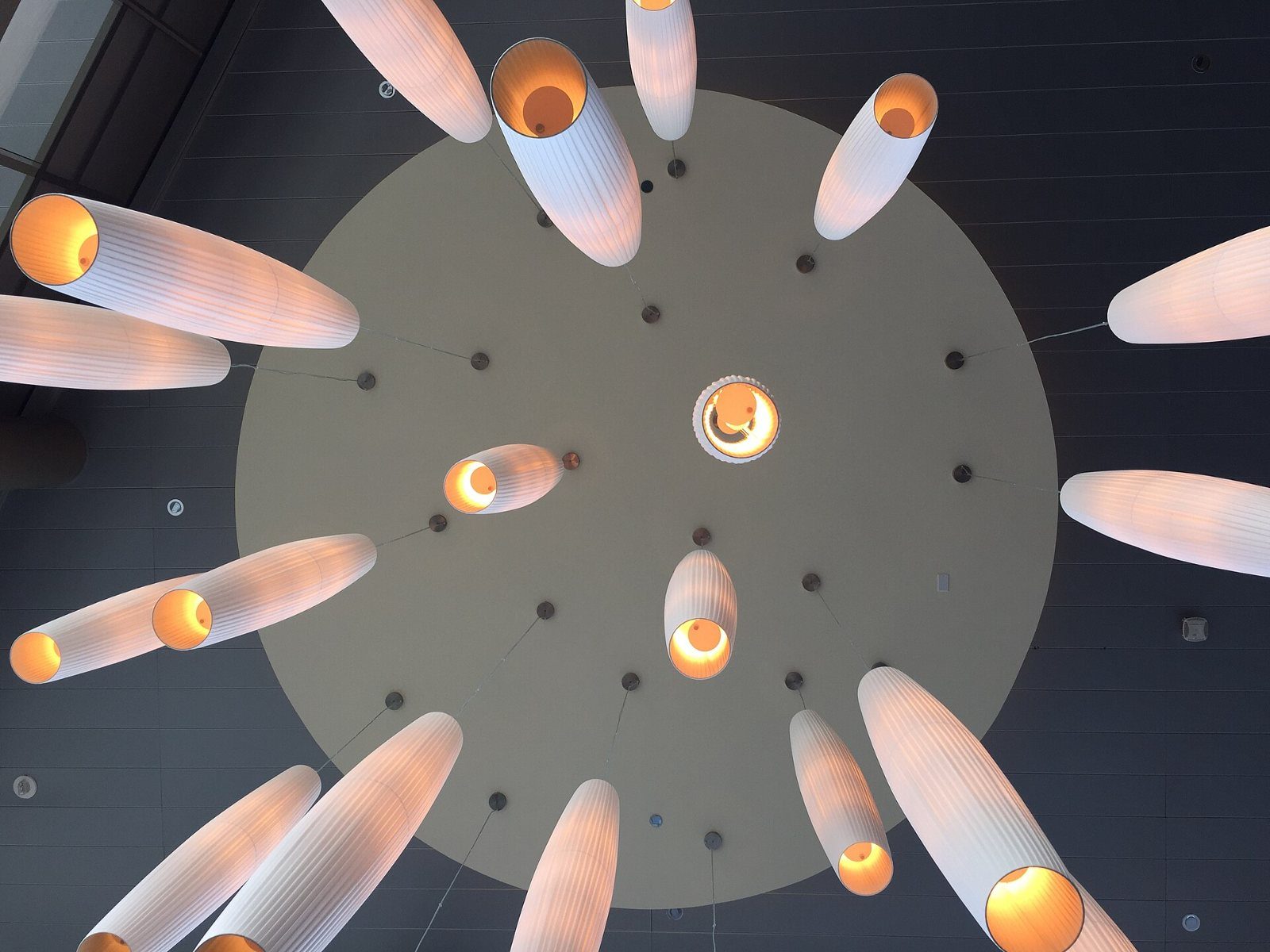 Ceiling with a ring of glowing tube lamps