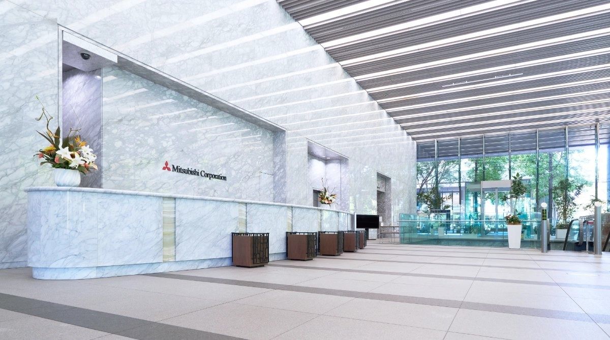 Mitsubishi Corporation: Bright lobby with a long reception counter and glass walls