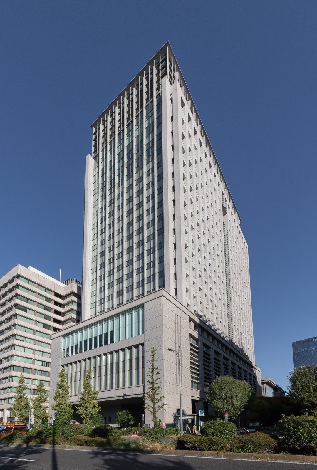 Mitsubishi Corporation: Tall office tower with a stone base and glass top