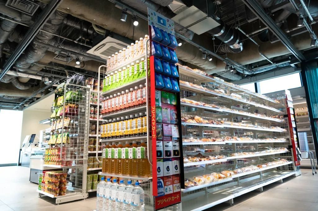 MIXI: Convenience-store shelves stocked with drinks and snacks
