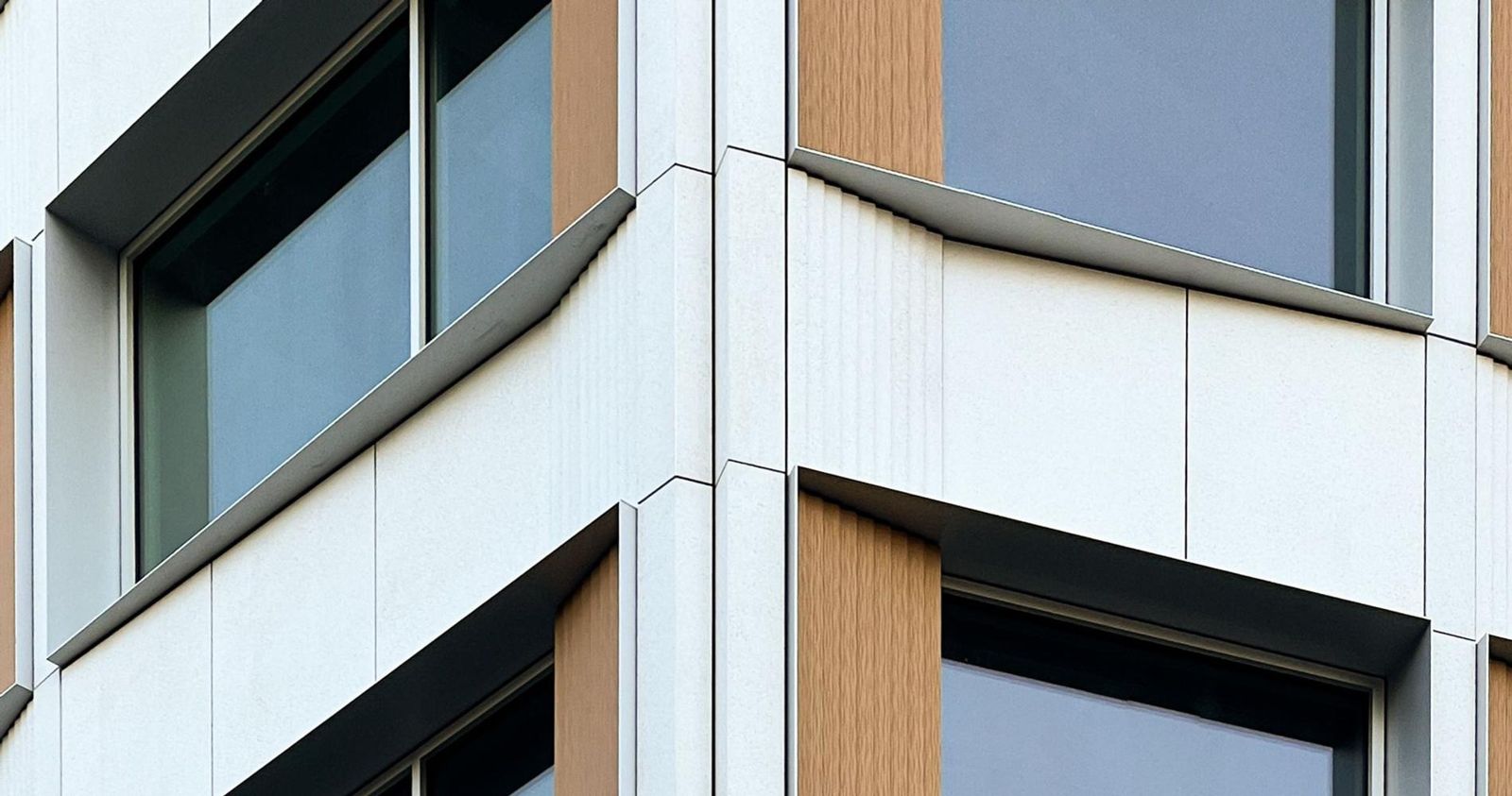 Moderna: Close-up of a folded white panel at a window corner