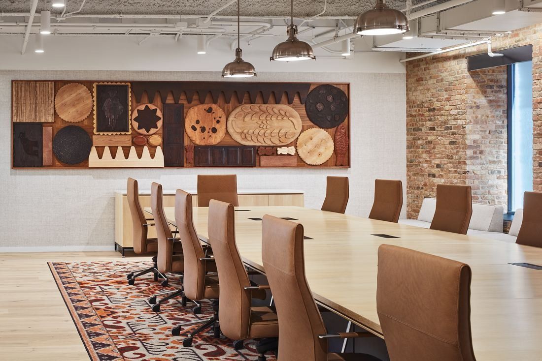 Mondelēz International: Meeting room with a long table, leather chairs, a patterned rug and a large wooden wall artwork