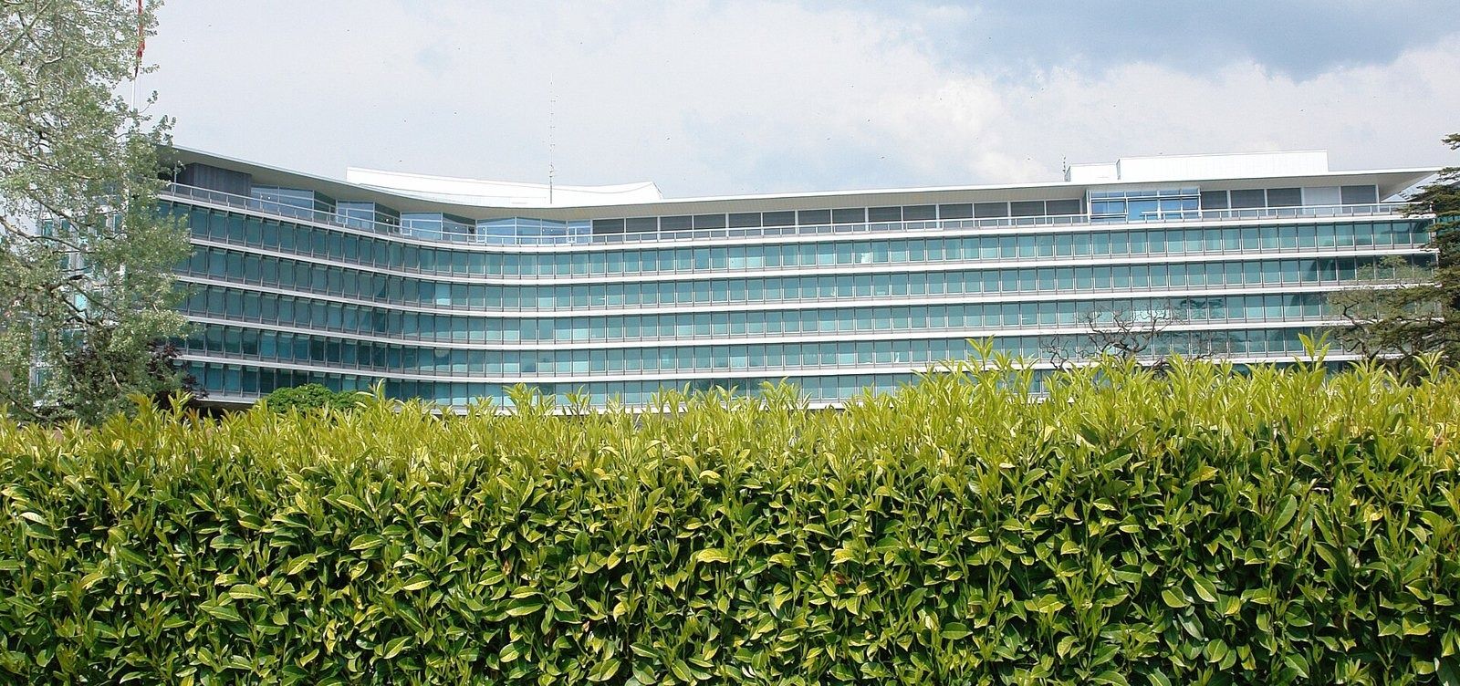 Jean Tschumi's long glass wing