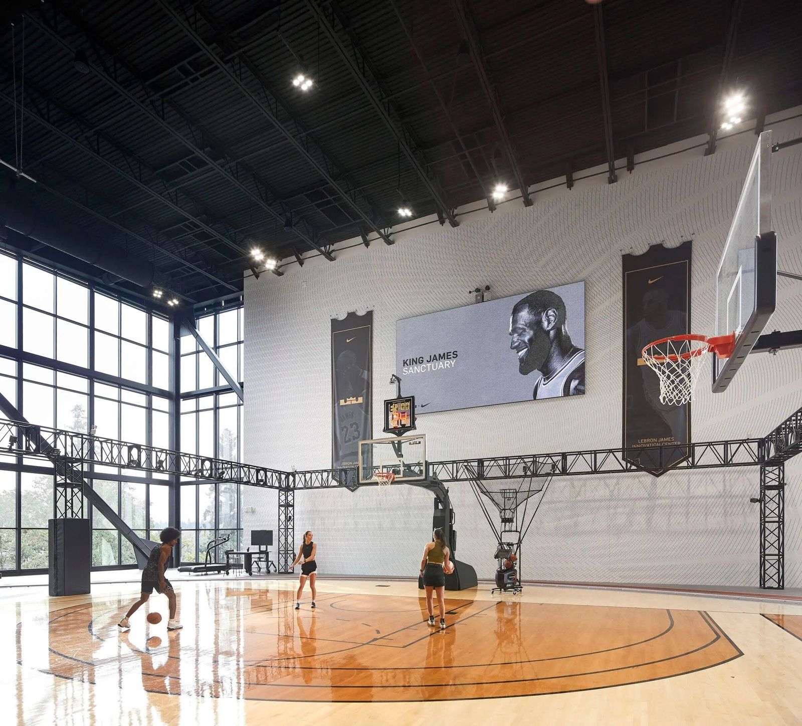 Nike: Court