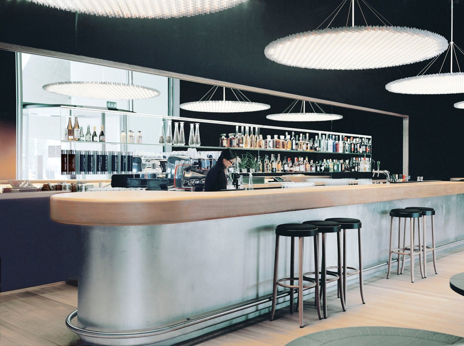 Novartis: Curved bar counter under round lamps
