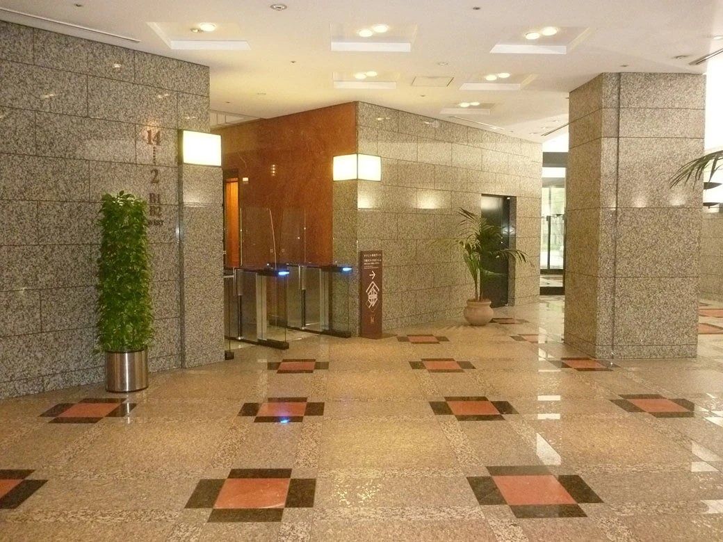 NTT: Lobby with marble floor and columns