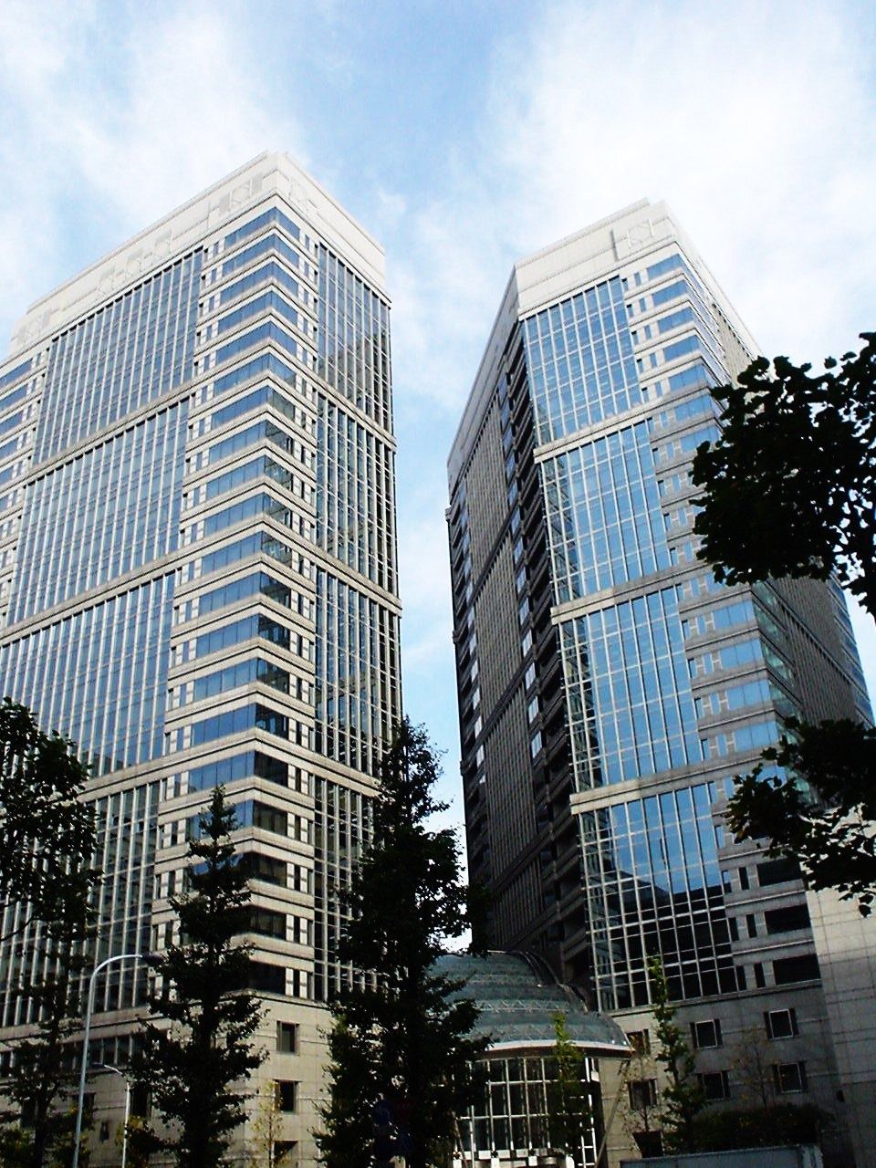 NTT: Twin towers seen from below