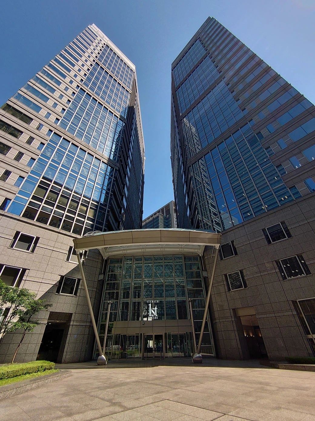 NTT: Twin towers with a central glass entrance