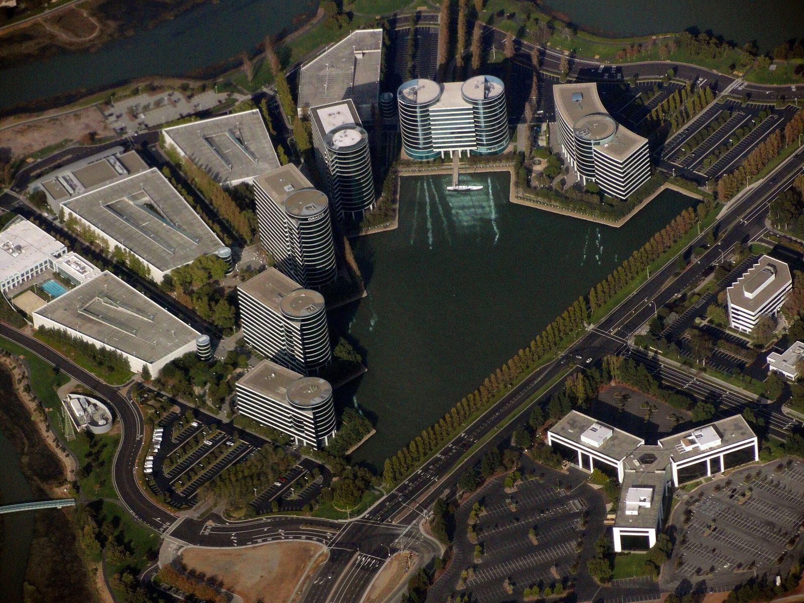 Oracle: Aerial view of Oracle's Redwood Shores campus