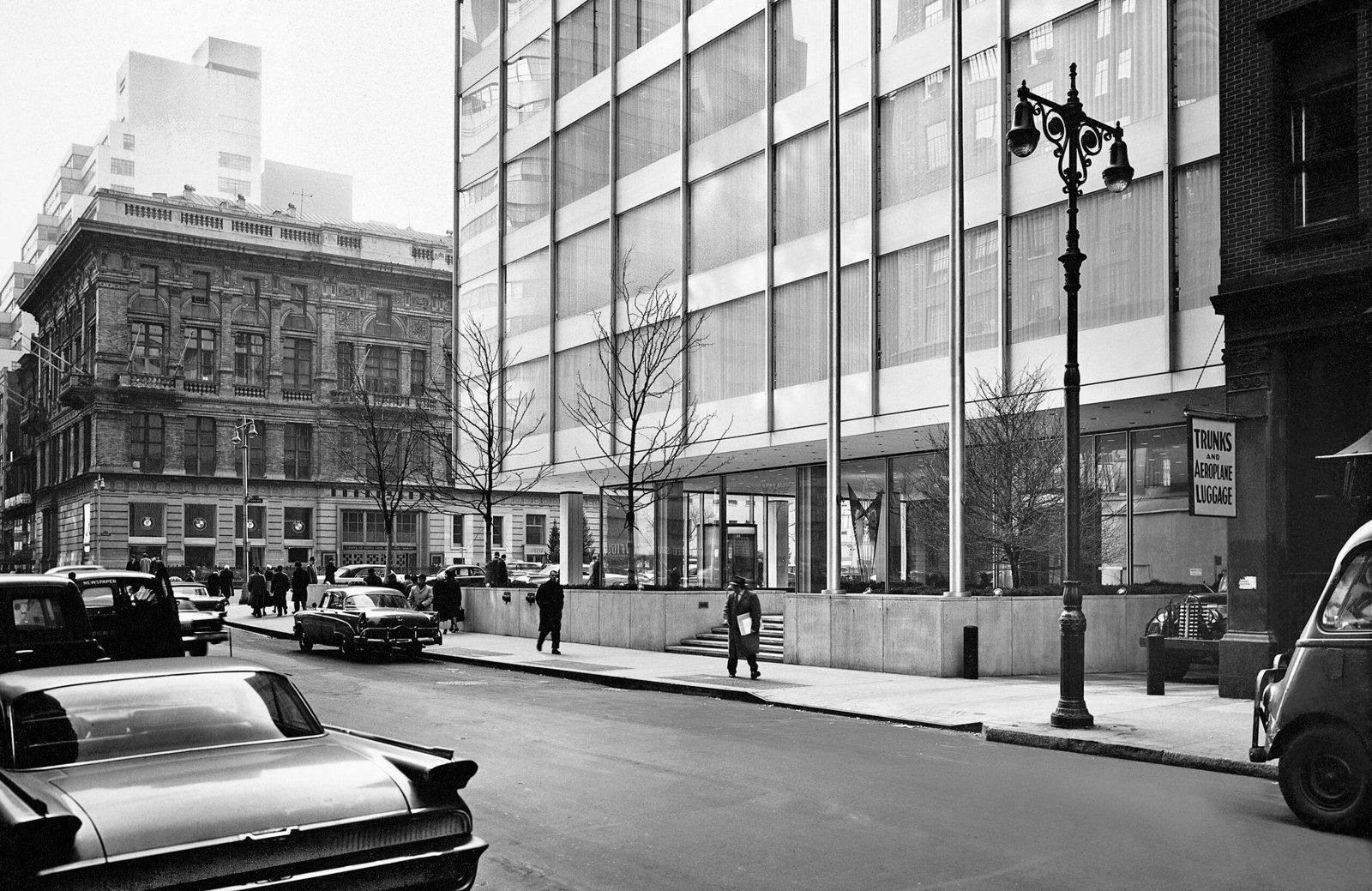500 Park Avenue in 1960, a glass Pepsi-Cola building