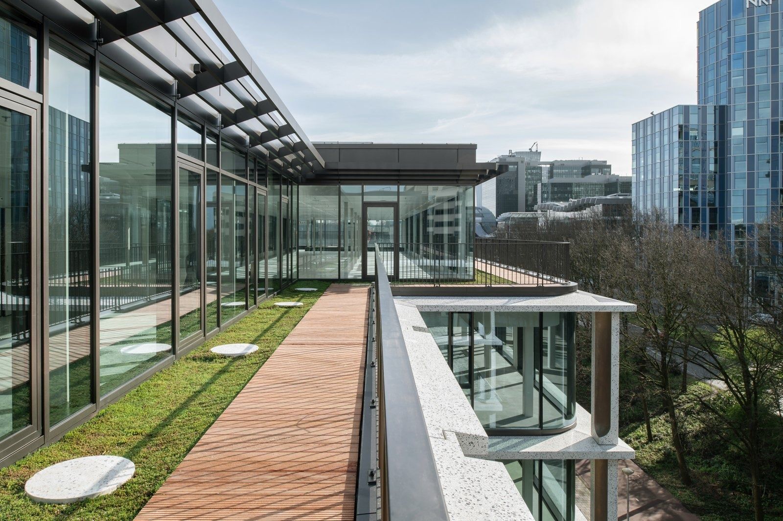 Philips: Roof terrace walkway