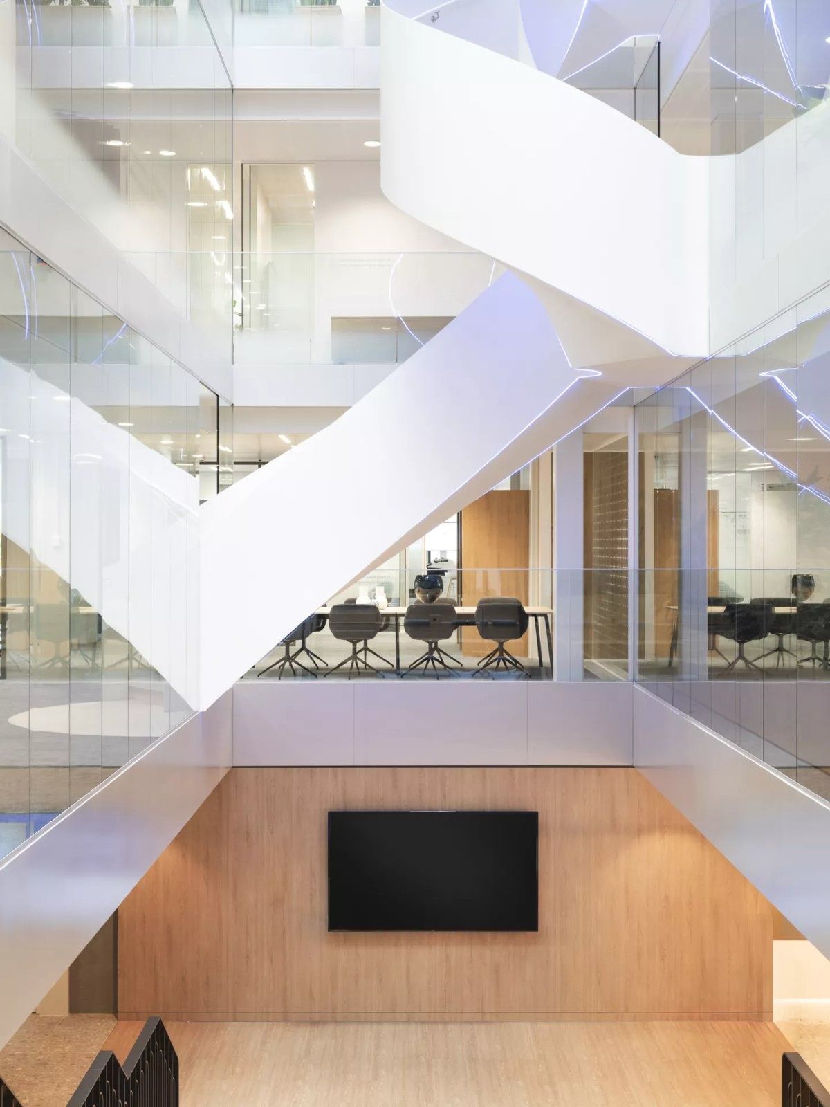 Philips: White sculptural staircase between floors