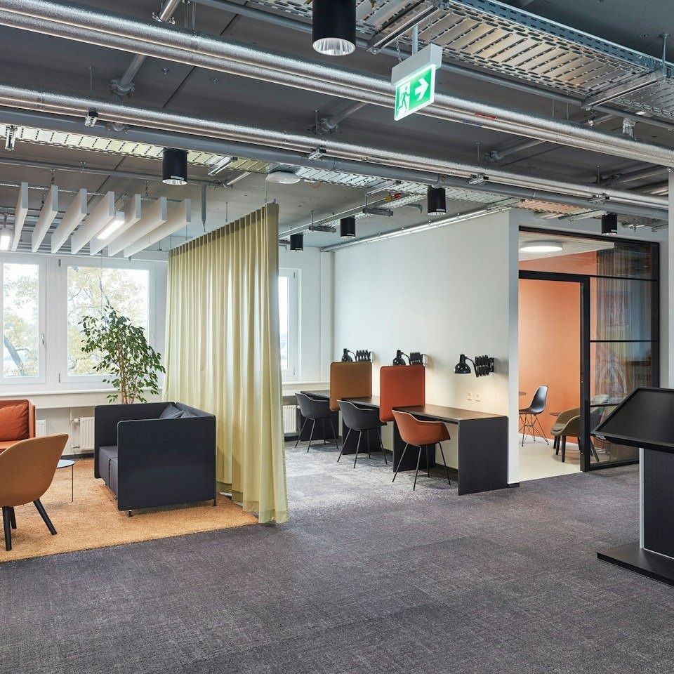 Porsche: Open office with curtains and orange chairs