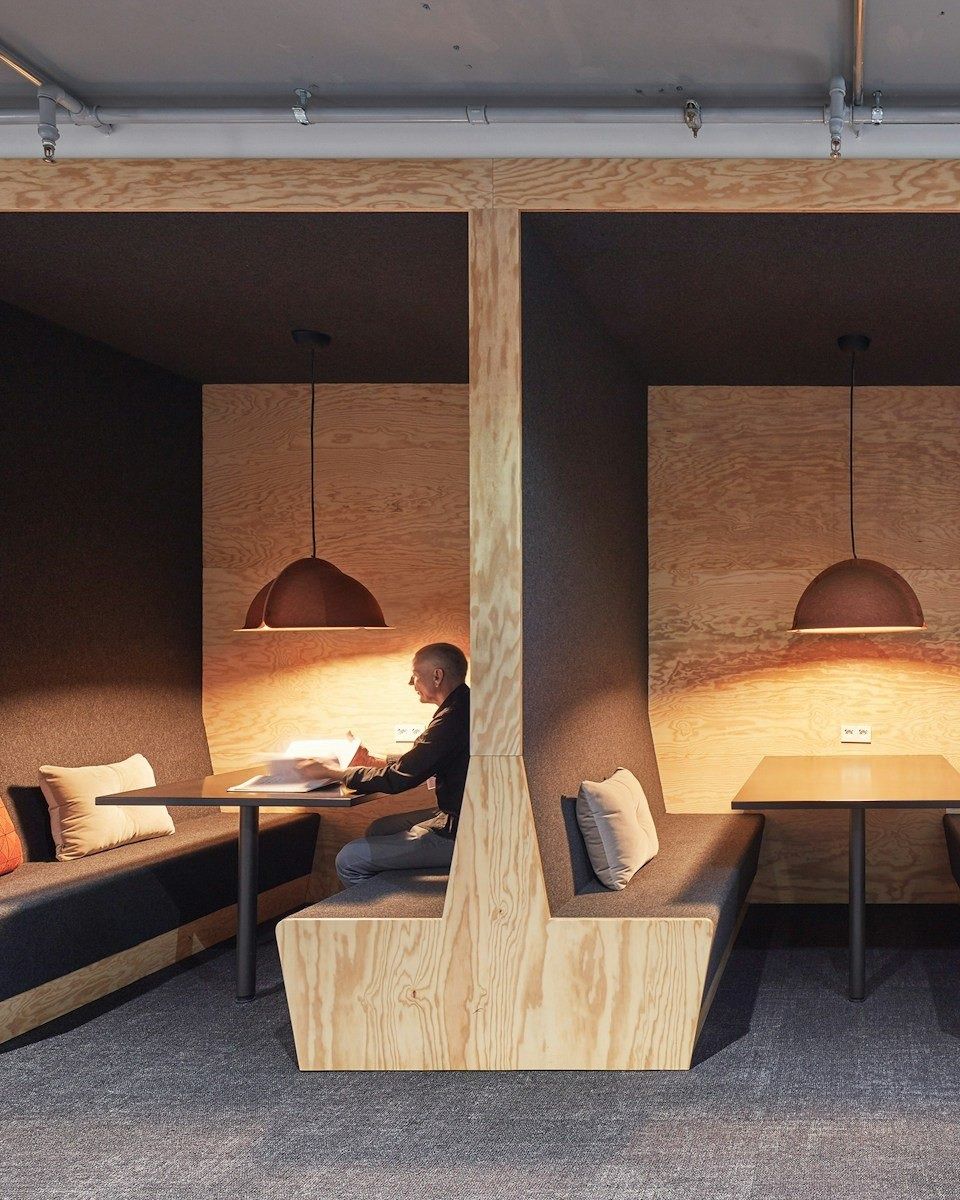 Porsche: Timber booth