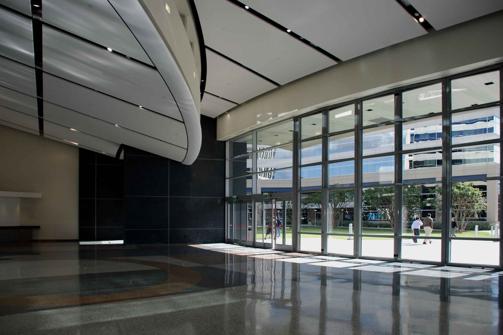 Qualcomm: Glass lobby under a curved ceiling